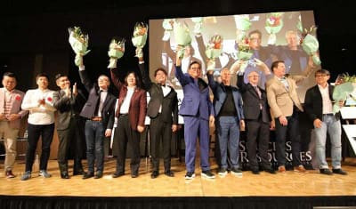 Кен Хонда, Роберт Кийосаки и Джек Кэнфилд на встрече «Мастера богатства»